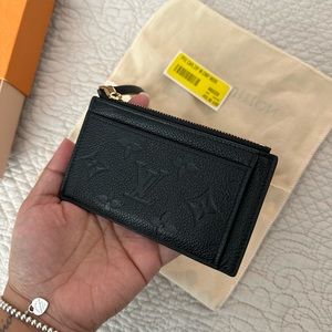✨Authentic✨ Black Louis Vuitton zipped card holder